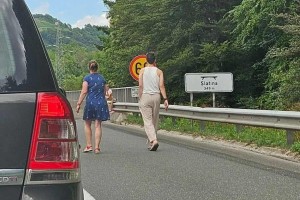 Idiotsko početje ljudi na štajerski avtocesti: izzivali so smrt (FOTO)