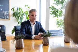 Golob: Koalicijski vrh o obrambi je bil "mestoma buren, ampak nič posebnega"