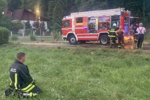 Večji požar na severu Ljubljane omejili, evakuirani prebivalci so se vrnili domov (foto in video)