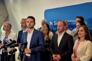 Tonin je zanihal NSi proti dnu, nato dobil brco in se izognil katastrofi stranke na prihodnjih volitvah