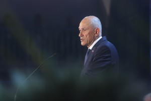 V Butalah bodo izstopili iz Nata, Janša pa pri tem drži štango (KOMENTAR)