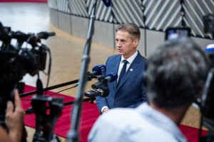 Golob se bo o referendumih pogovoril z ustavnimi pravniki