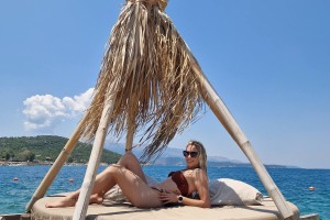Klara Japelj na dopustu Namesto na Murter, v Albanijo