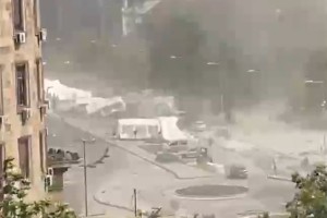 Video: Veter v Beogradu odpihnil 'Ćačilend'