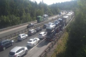 Pijan voznik zbil motorista in povzročil kaos na primorski avtocesti