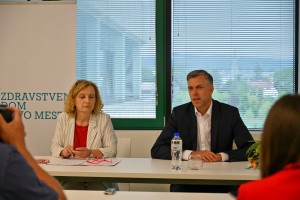 Za novomeške otroke je kljub kadrovskim težavam ustrezno poskrbljeno, potrebne so sistemske spremembe na državni ravni, politikantstvo je nevarno in škodljivo