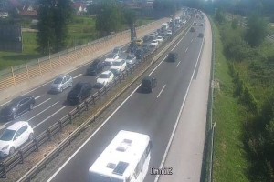 Vikend je tu, na avtocestah večkilometrski zastoji