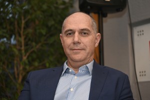 Rusofil, ki je Tanjo Fajon zmerjal s kokošjo, zdaj predava njenim diplomatom