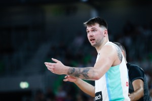 Kaj se dogaja? Bo moral Luka Dončić na Eurobasketu igrati z mladinci?