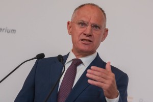 Bo avstrijski minister razkril, kdo je naročil racijo slovenskih študentov