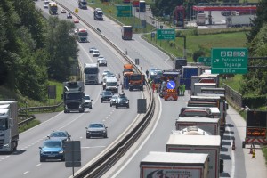 Morilsko leto na slovenskih cestah: umrlo 22 ljudi več kot lani