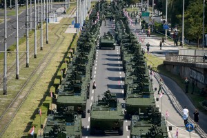 Hrvati proslavljajo Nevihto: 3400 vojakov in 500 vozil na paradi v Zagrebu (FOTO)