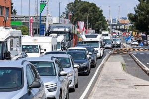 Zastoji na cestah, najhuje primorski in gorenjski avtocesti