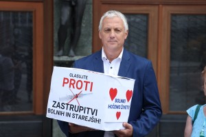 Anketa: večina je proti referendumu Aleša Primca