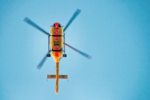 Zdravniki in reševalci kritični do razpisa za helikopterja