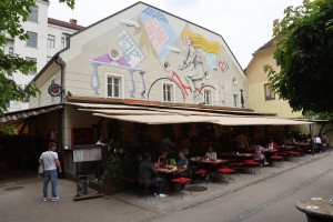 Gostilna, kamor hodita na kosilo Matjaž Han in ljubljanski podžupan