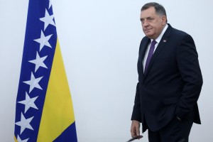 Milorad Dodik plačal 18.000 evrov kazni in se izognil zaporu