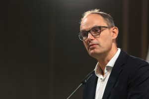 Začarani krog korupcije: Anže Logar je prej del problema kot pa rešitve (KOLUMNA)