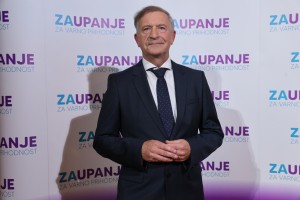 Marija, pomagaj: propadli politik Karl Erjavec po kolenih na Brezje?