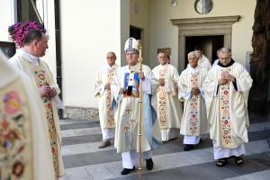 brezje 2025 marija masa cerkev zore.jpg