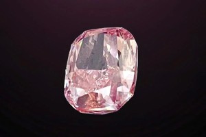 Tatovi ukradli 21,4 milijona evrov vreden diamant, policija jih je v osmih urah prijela