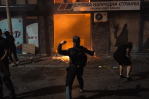 V Srbiji vse bolj vroče, na udaru prostori Vučićeve stranke