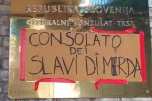 Konzulat v Trstu počečkal jezen Slovenec