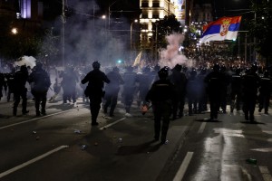 Ranjena zver Aleksandar Vučić: v Srbiji divja prava državljanska vojna