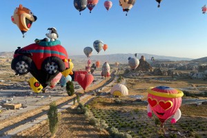 Sobota Balonfest: Ta konec tedna gre zares – nad Pomurjem prvič več kot 30 balonov posebnih oblik!