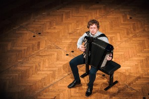 Kaj takega še niste slišali: Mozart in Ravel na harmoniki!