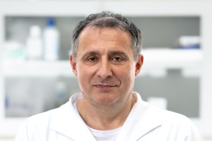 Dr. Erik Brecelj