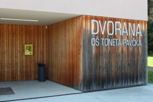 Nov defibrilator tudi pred Športno dvorano OŠ Toneta Pavčka
