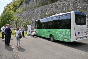 V Krškem uradno predali električni mestni avtobus