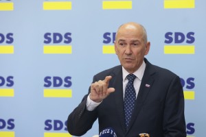 Janša je slovenski Trump: ponuja enostavne rešitve za kompleksne probleme (KOLUMNA)