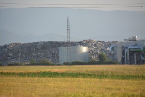Hišne preiskave v Kostaku: sodeluje tudi vojska z mehanizacijo