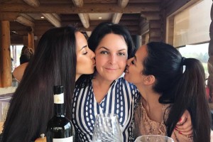 Tina je bila od nekdaj bolj odrasla – če ne bi bila tako zrela, bi verjetno težko stala ob boku moškemu, kakršen je Robert