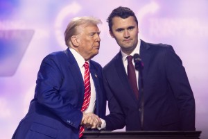 Umorjen znani Trumpov podpornik in desničarski vplivnež Charlie Kirk