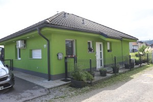 V Dobrunjah naj bi najstniška hčerka ubila mamo