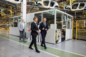 Obvezna božičnica: delodajalci razburjeni, sindikati pozdravljajo Golobov predlog