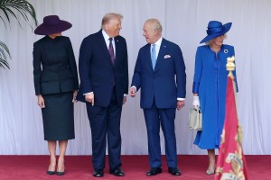 Britanski kralj Karel sprejel Trumpa in Melanio
