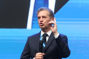 Golob: Vztrajamo pri predlogu božičnice