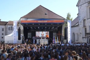5500 mladih katoličanov v Stični (VIDEO)