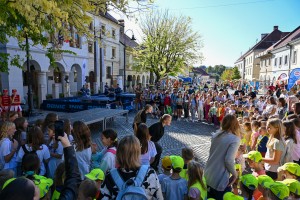 Več kot 800 otrok peš na Dan brez avtomobila