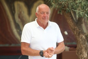 Umrl znani avtomobilistični novinar: je storil samomor?