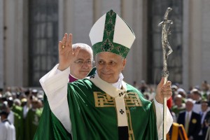 Papež Leon XIV. je Trumpovo obravnavo migrantov opisal kot nehumano