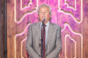 Občinstvo je nagovoril osrednji govornik Marij Čuk, predsednik Društva slovenskih pisateljev.jpg