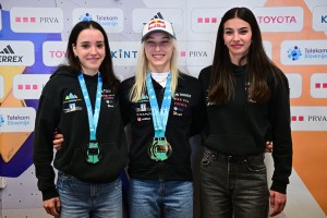 Janja Garnbret in Rosa Rekar z medaljami v Ljubljani