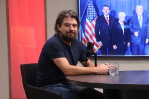 To je ponižanje Tanje Fajon, prvi soprog na falconu ne sme imeti prednosti