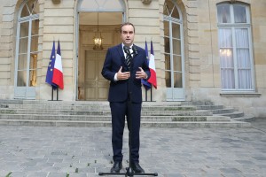 Francoski premier Lecornu po mesecu dni odstopil