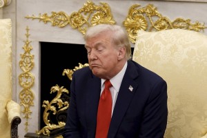 Trump grozi Špancem: Morda bi jih morali vreči iz Nata